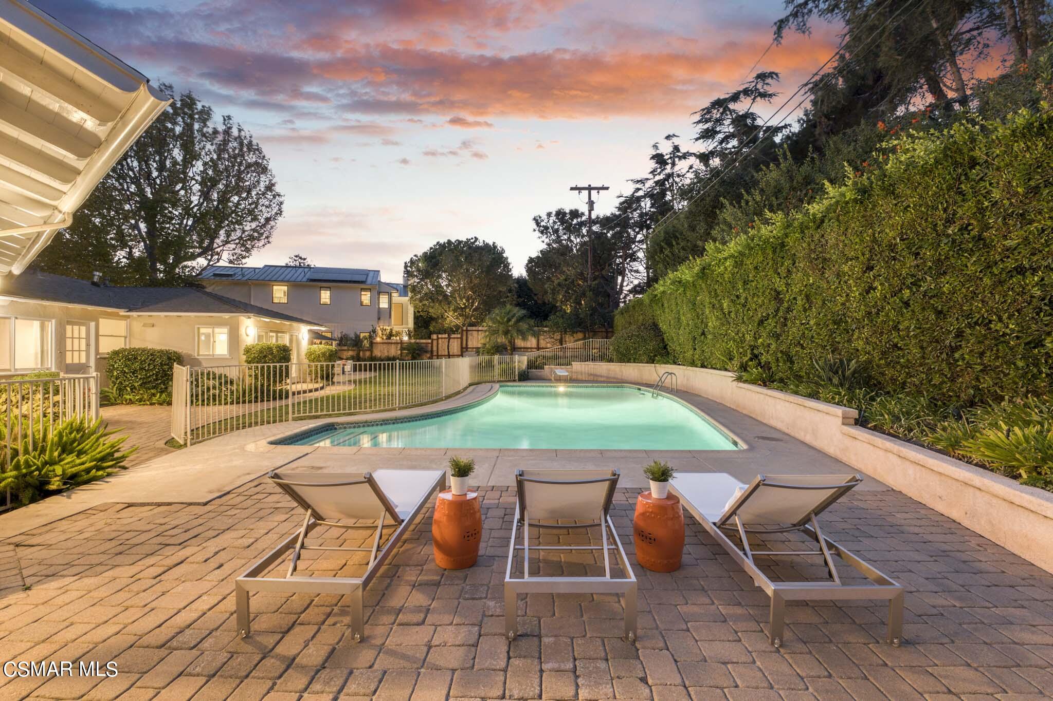 14401 Villa Woods Place Pacific Palisades, CA 90272 - Photo 31 of 46 an outdoor space with furniture