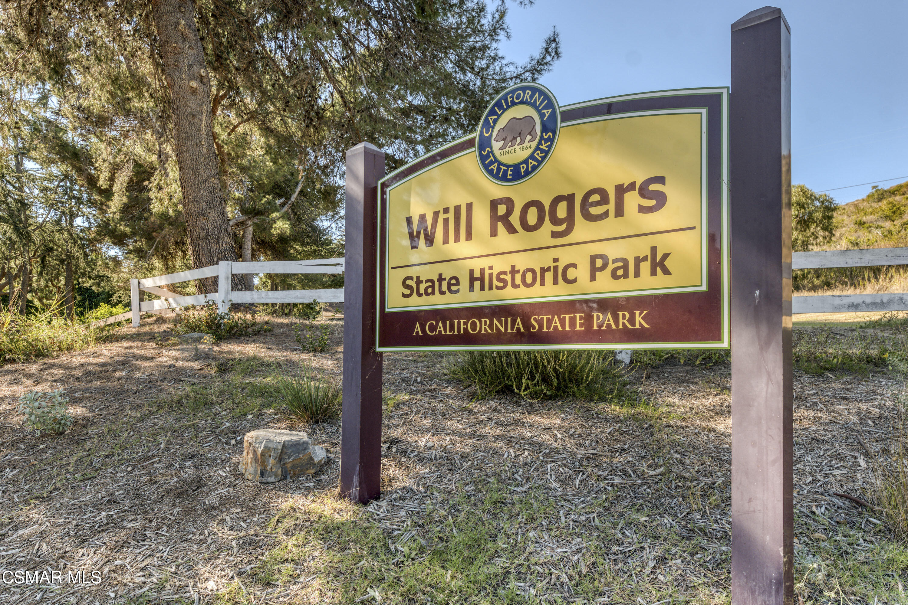 14401 Villa Woods Place Pacific Palisades, CA 90272 - Photo 35 of 46 a sign on the side of a road