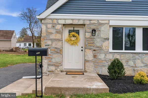 $499,900 | 369 Deb Lane, Warminster, PA 18974