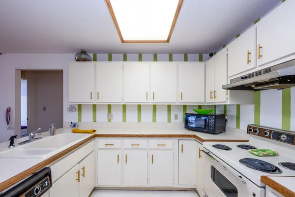 $575,000 | 5251 Paw Paw Lake Road, Unit 16, Coloma, MI 49038