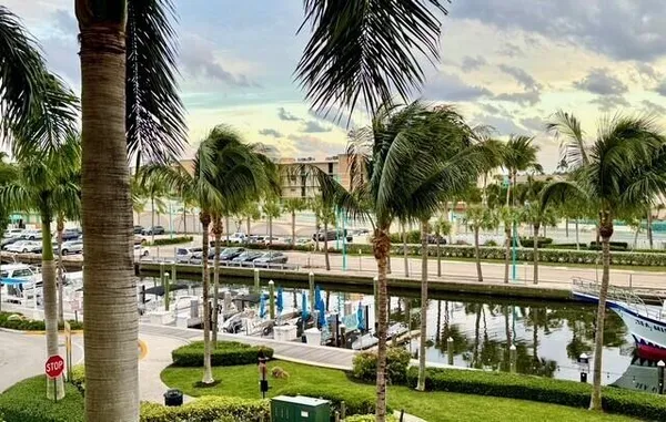 $3,500 | 625 Casa Loma Boulevard, Unit 304, Boynton Beach, FL 33435