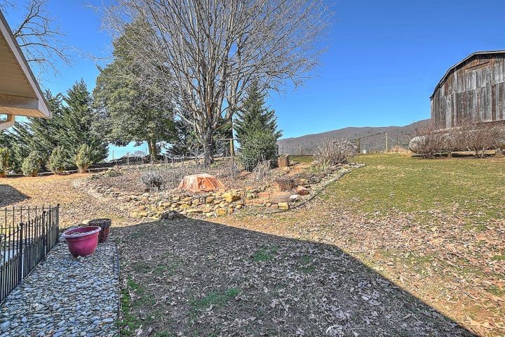 204 George Bowers Road Elizabethton, TN 37643 - Photo 12 of 26