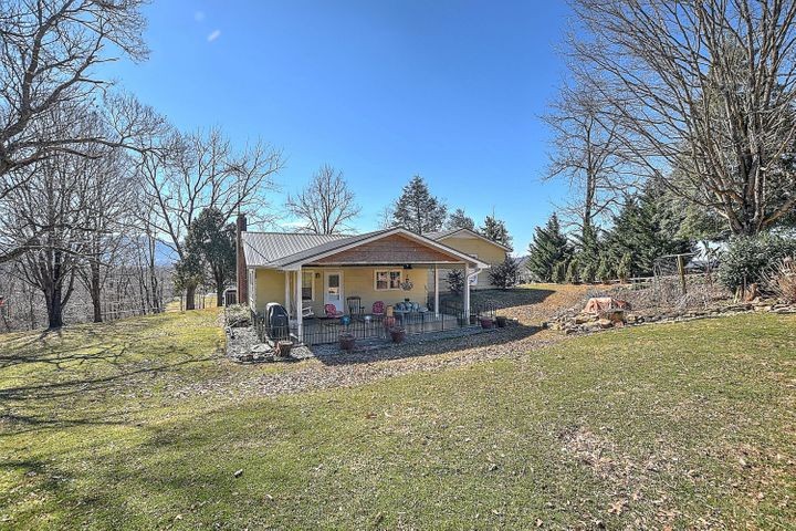 204 George Bowers Road Elizabethton, TN 37643 - Photo 3 of 26