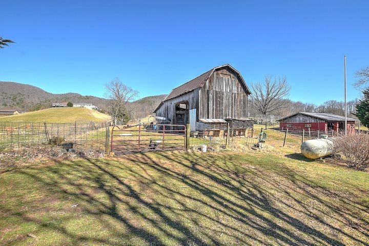 204 George Bowers Road Elizabethton, TN 37643 - Photo 7 of 26