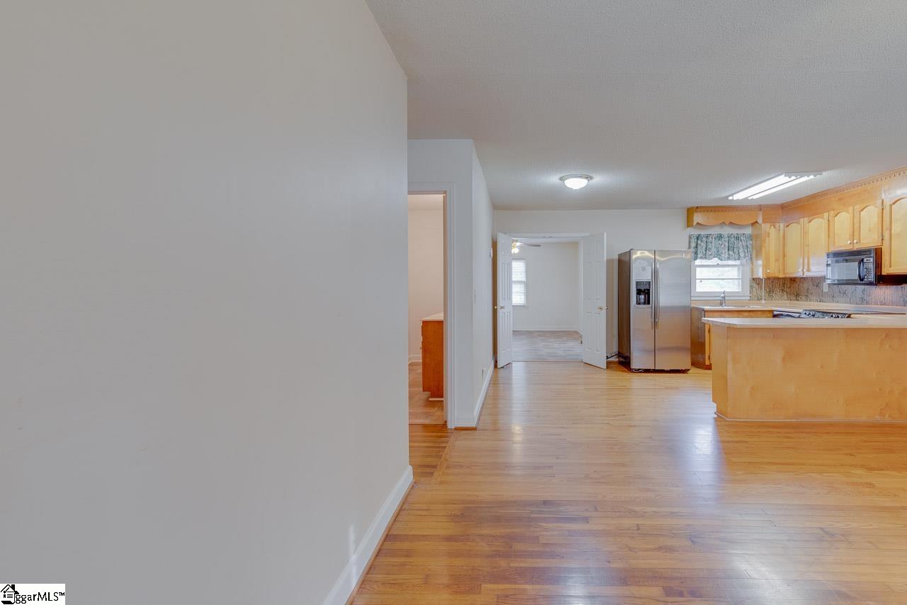 405 Old Grove Road Piedmont, SC 29673 - Photo 4 of 33 Gallery Image 4