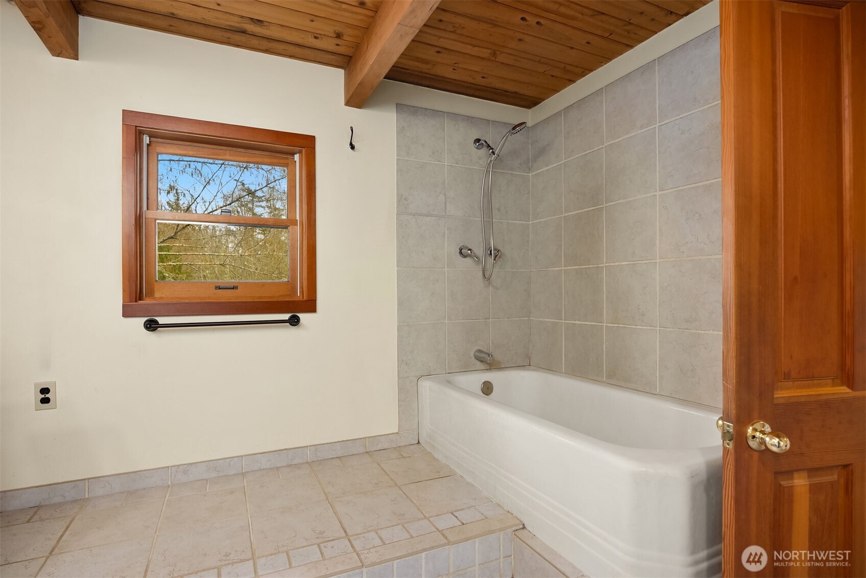 5790 Old Mill Road Northeast Bainbridge Island, WA 98110 - Photo 18 of 31