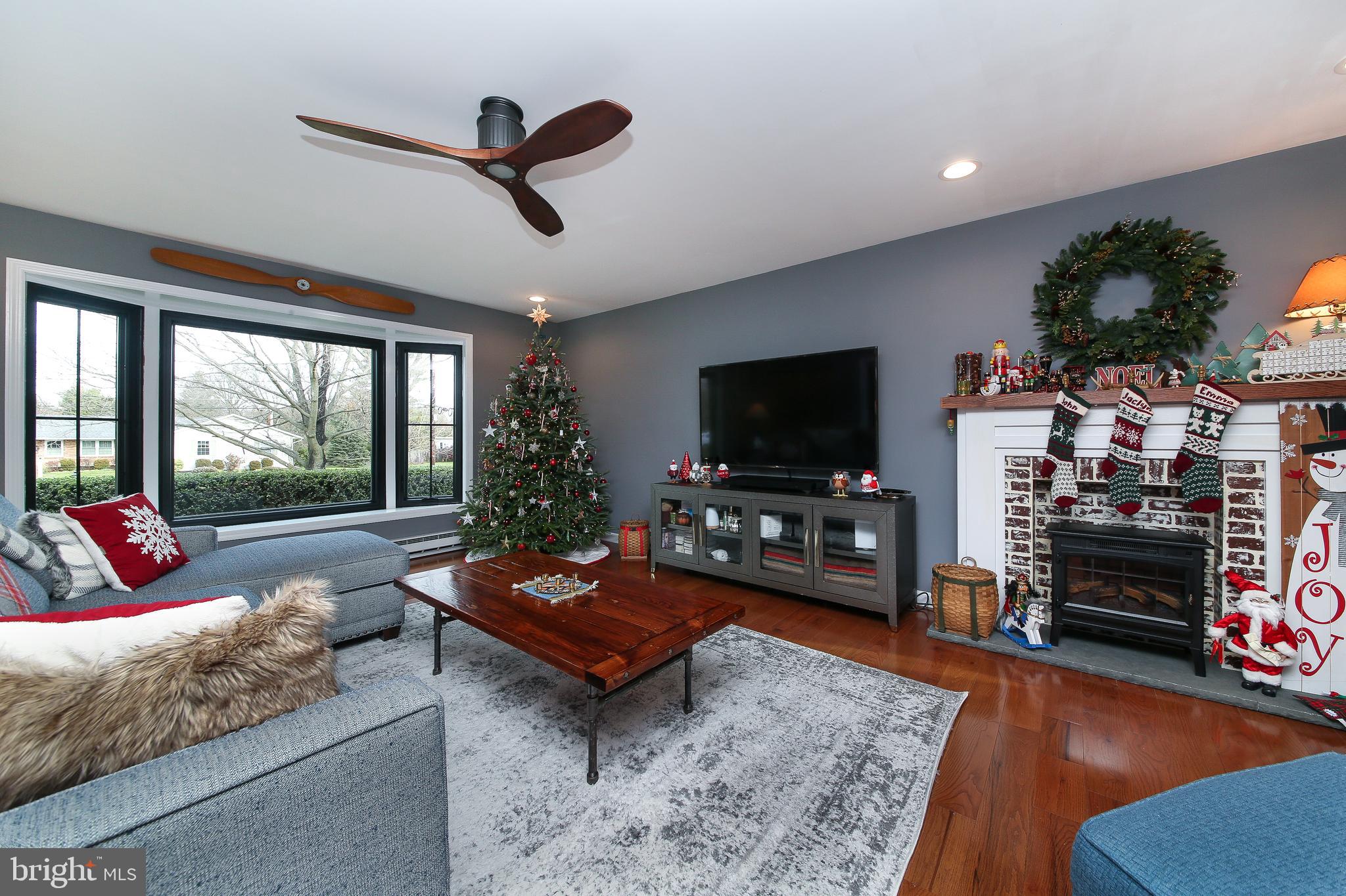 15 Crown Road Ewing, NJ 08638 - Photo 5 of 26 Living Area with Bow Window