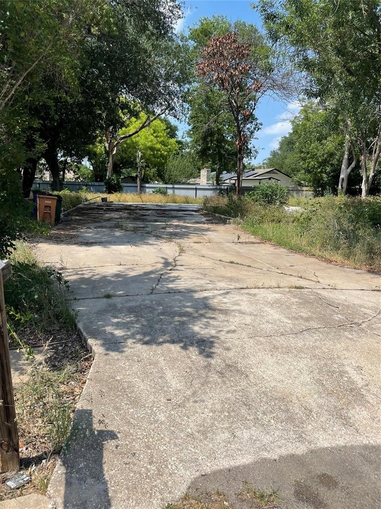4502 Eric Circle Austin, TX 78744 - Photo 8 of 17 a view of a yard