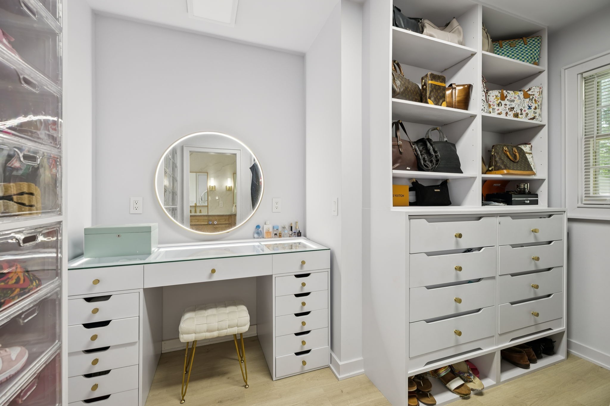 1005 Wilson Lane Pulaski, TN 38478 - Photo 33 of 71 a living room with furniture and a mirror