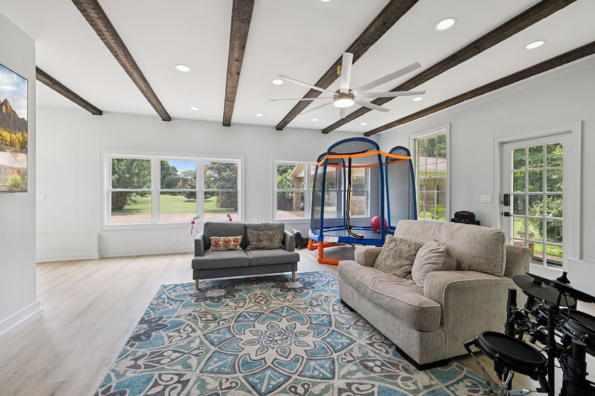 1005 Wilson Lane Pulaski, TN 38478 - Photo 42 of 71 a living room with furniture and a large window
