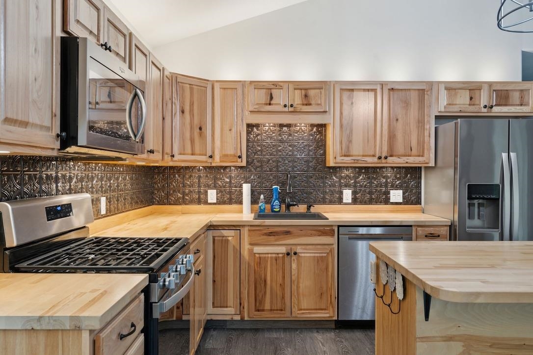 286 Presidential Drive Washington, NH 03280 - Photo 12 of 37