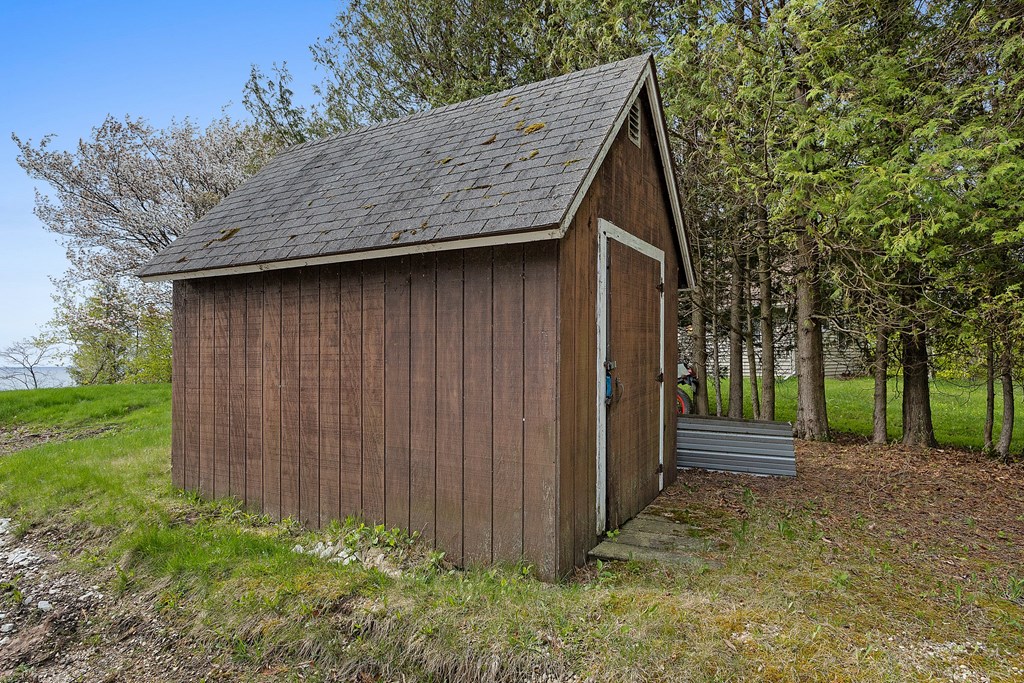 2890 North Lakeshore Road Kewaunee, WI 54216 - Photo 36 of 39
