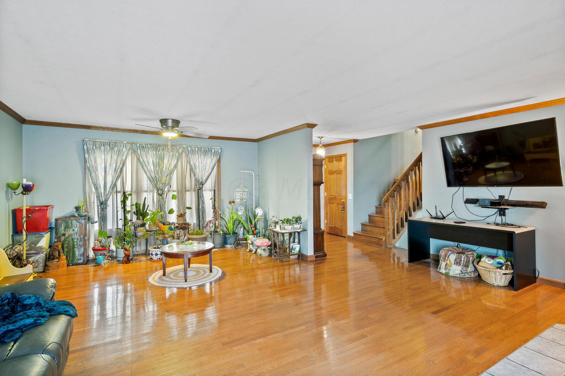 60 Penry Road Delaware, OH 43015 - Photo 8 of 50 Living Room