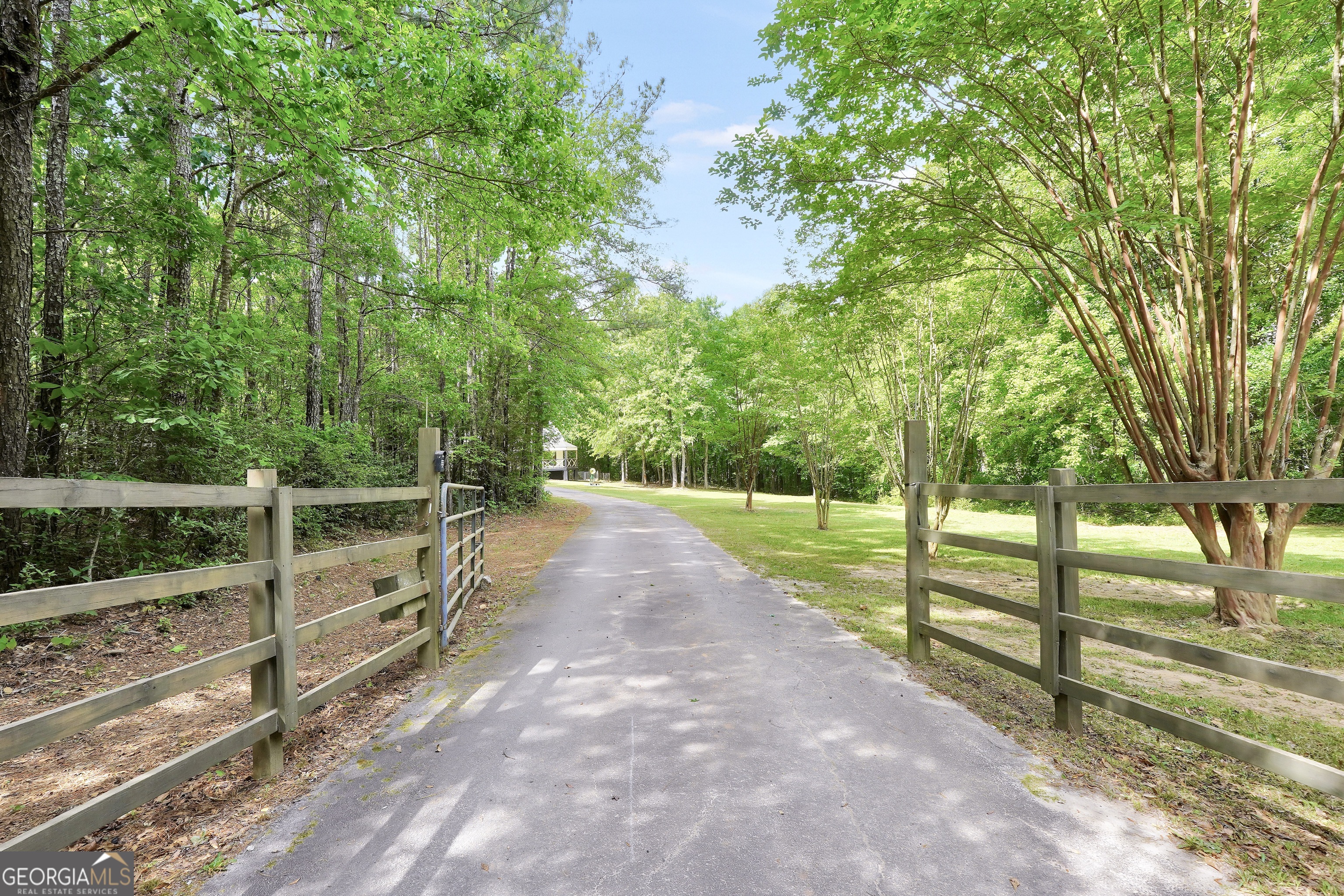 533 Chuli Road Griffin, GA 30223 - Photo 3 of 53 a view of a yard with wooden fence