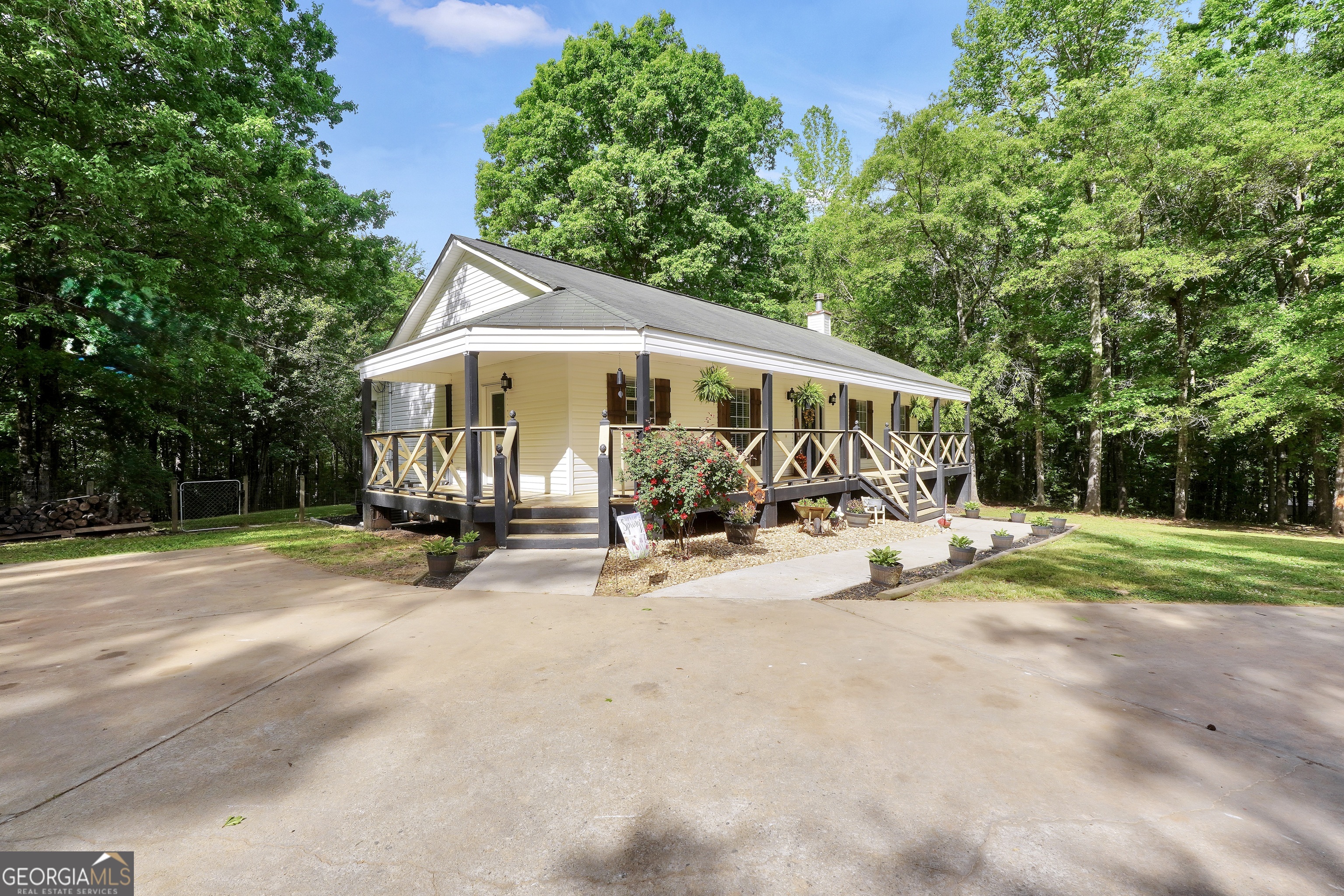 533 Chuli Road Griffin, GA 30223 - Photo 47 of 53 a view of a house with backyard and sitting area