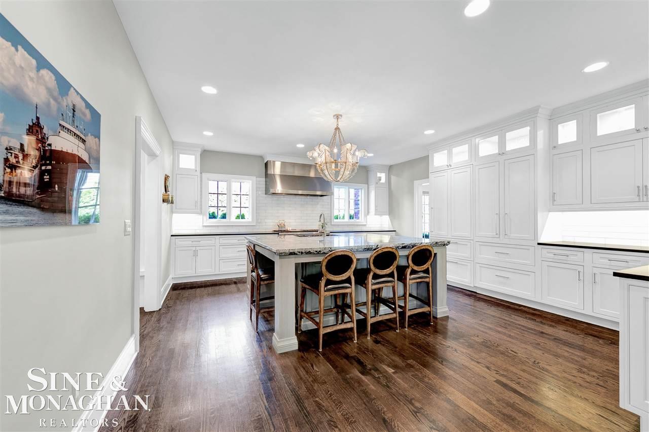 219 Cloverly Road Grosse Pointe, MI 48236 - Photo 12 of 71 50076283-11.JPG