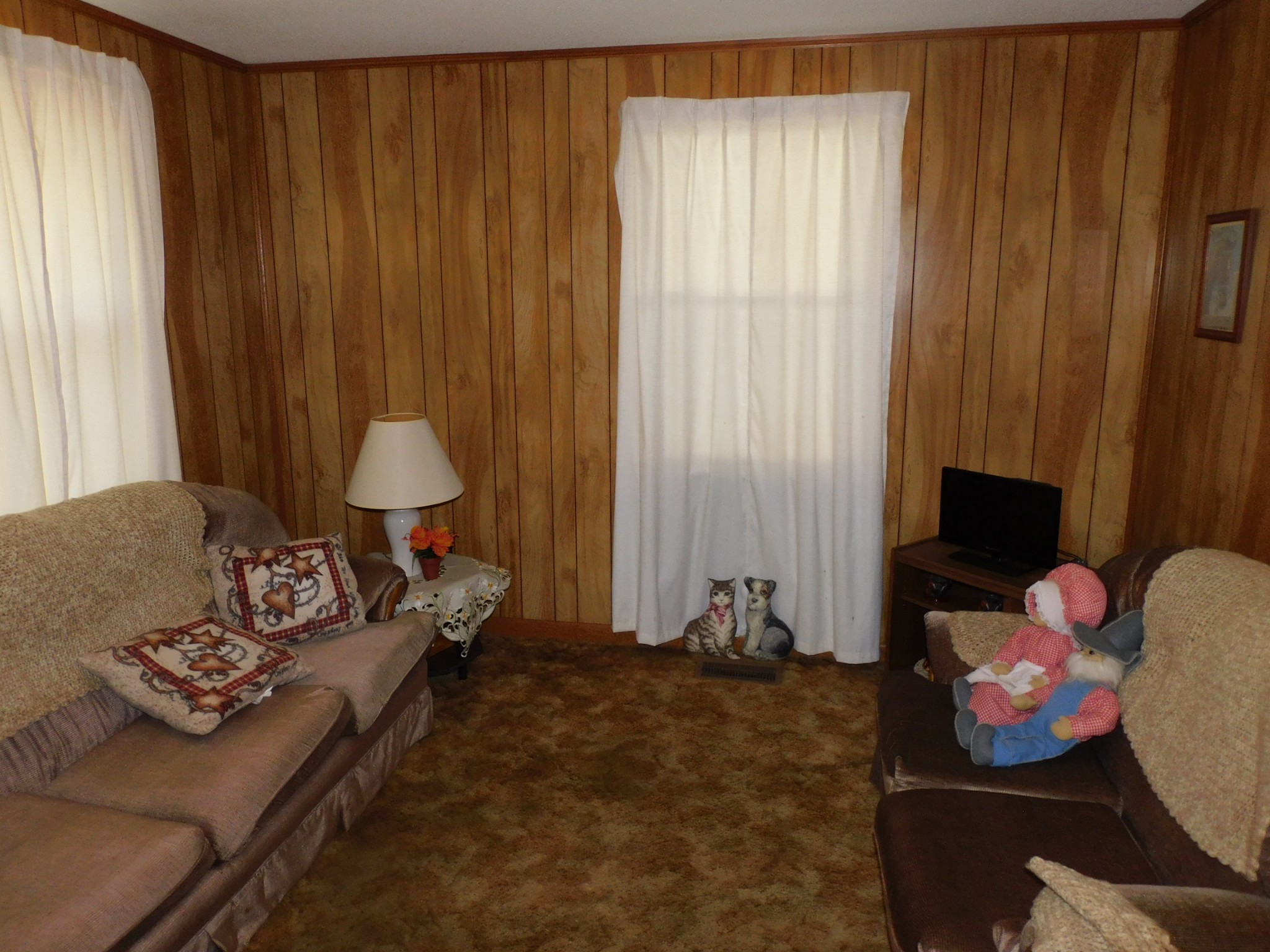 270 Wright Road Manchester, TN 37355 - Photo 3 of 20 a living room with furniture