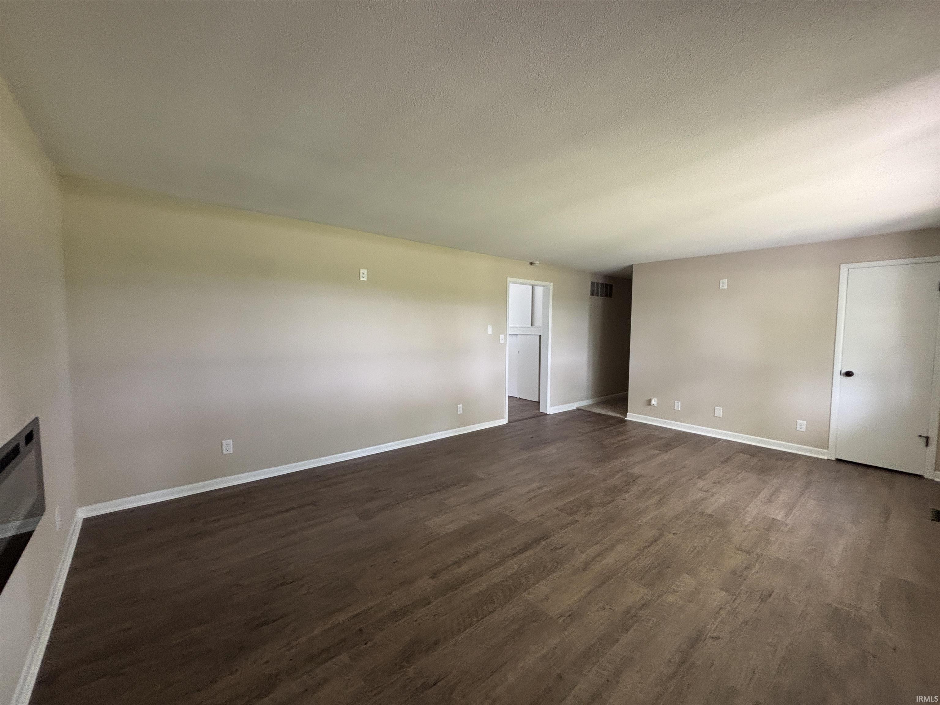 12312 Johnson Road Churubusco, IN 46723 - Photo 7 of 30