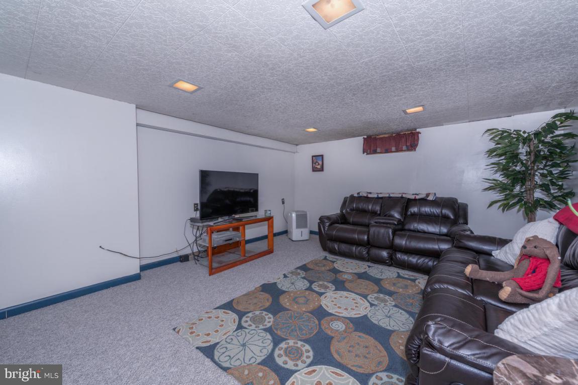 530 West 2nd Avenue Lititz, PA 17543 - Photo 18 of 24