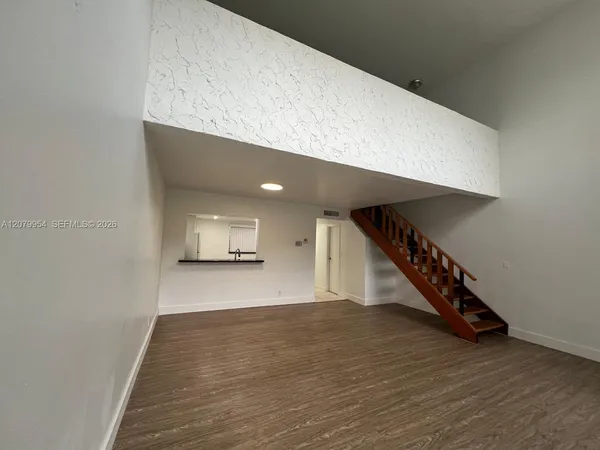 $1,750 | 18051 Northwest 68th Avenue, Unit L101, Hialeah, FL 33015