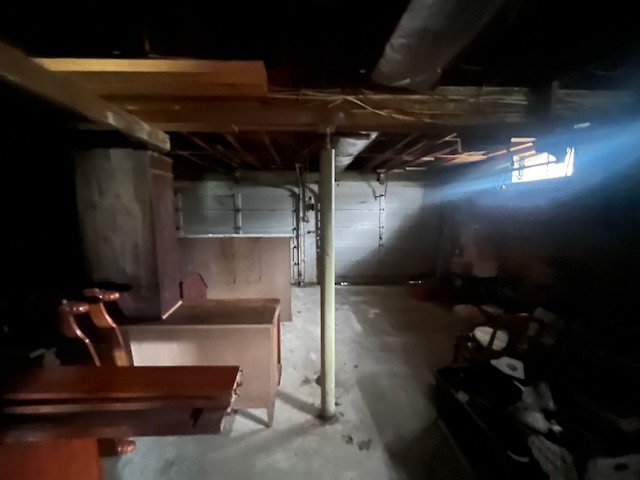 2281 Union Road Middletown, OH 45044 - Photo 13 of 20 This expansive basement offers ample storage and potential for future customization.