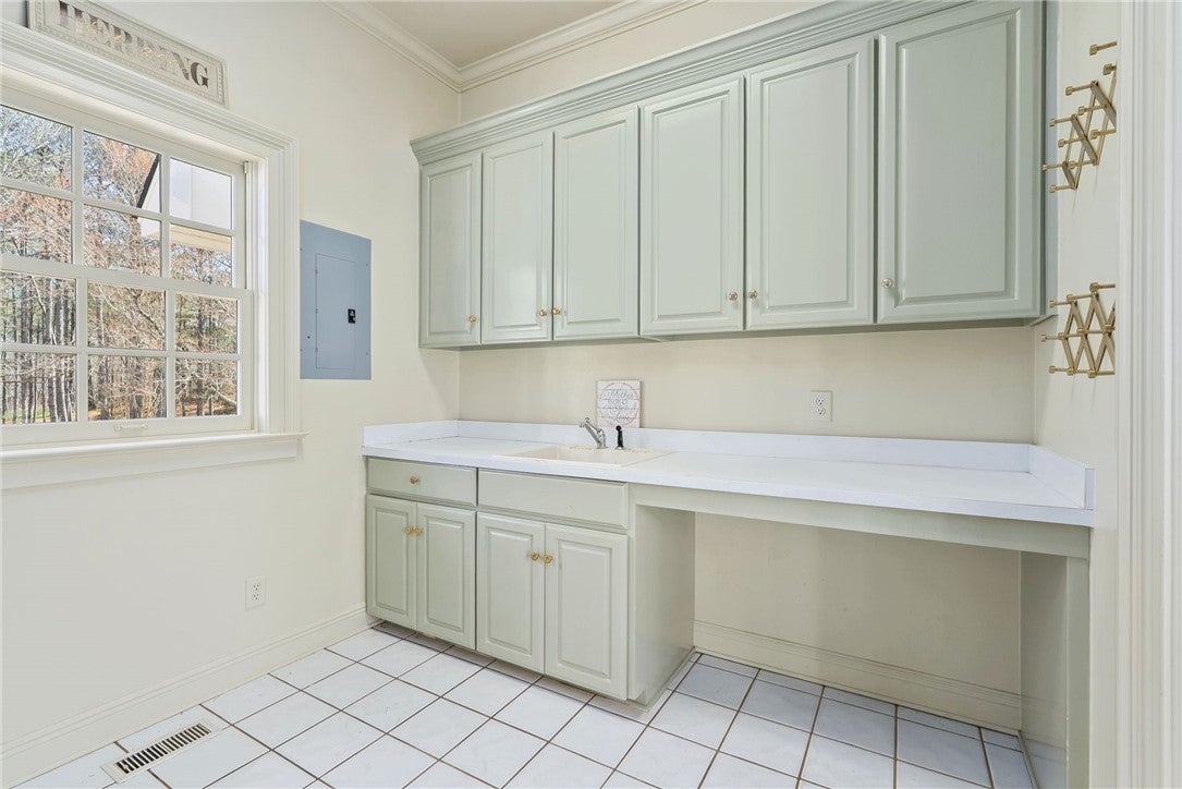 1103 Andrews Road Opelika, AL 36801 - Photo 31 of 49 Laundry room