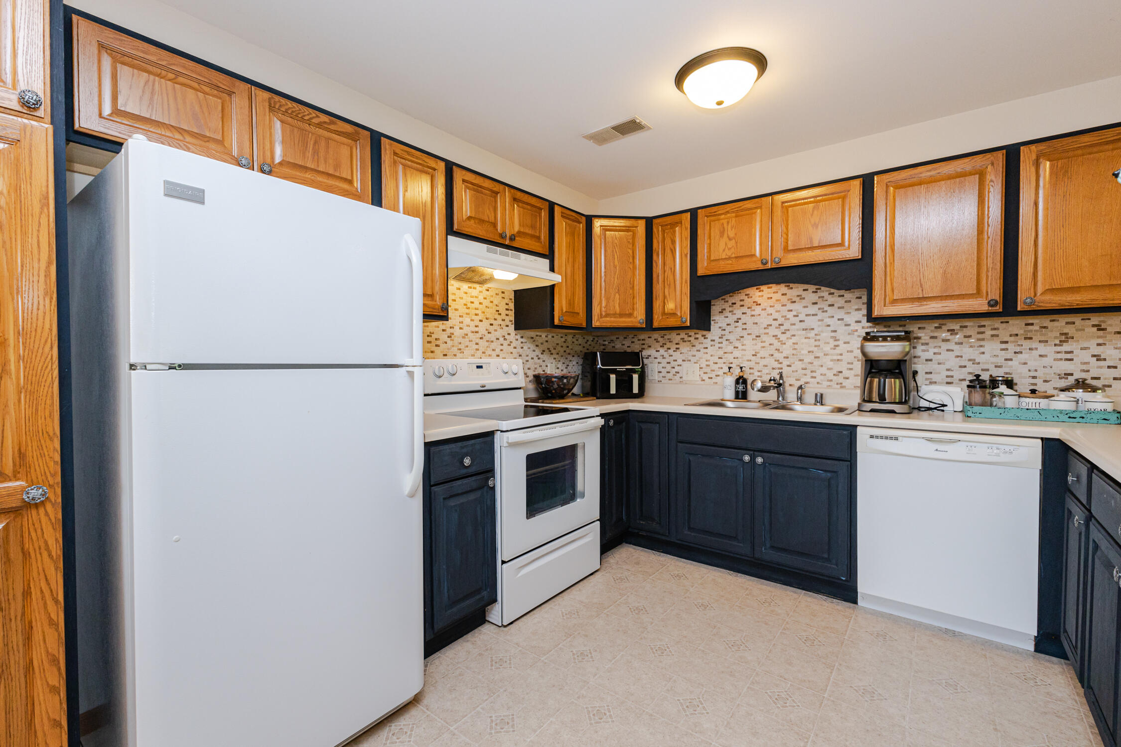 984 Spring Court Newburg, WI 53095 - Photo 5 of 21 Kitchen