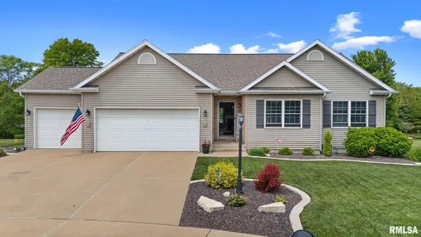 $435,000 | 1615 Aspen Drive, Washington, IL 61571