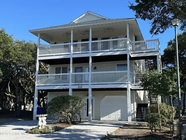 $2,850 | 102 South Harbor Drive, Surf City, NC 28445