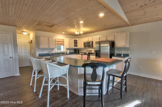 $2,850 | 102 South Harbor Drive, Surf City, NC 28445