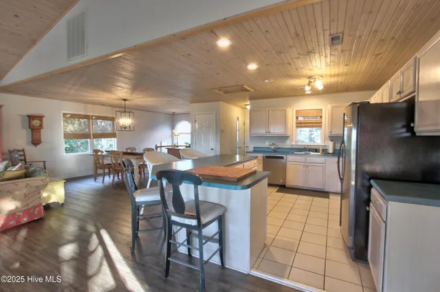 $2,850 | 102 South Harbor Drive, Surf City, NC 28445