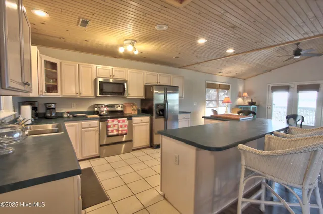 $2,850 | 102 South Harbor Drive, Surf City, NC 28445