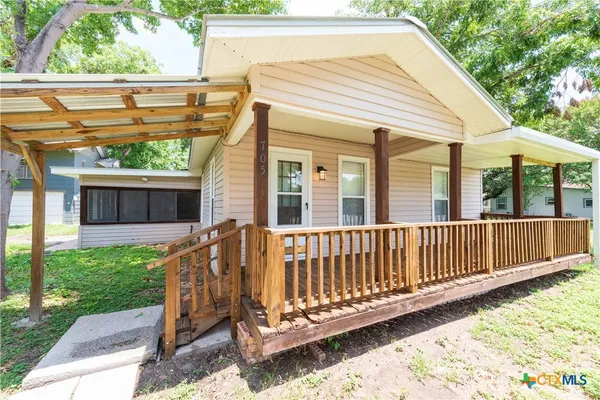 $1,850 | 705 South Laurel Avenue, Luling, TX 78648