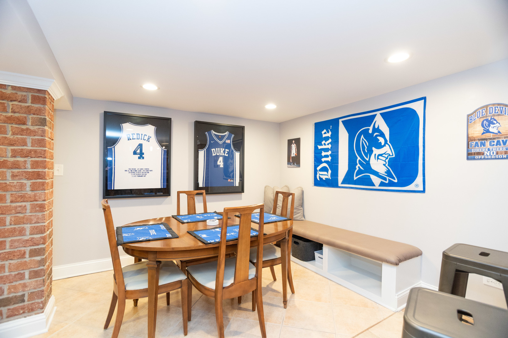 5328 North Rutherford Avenue Chicago, IL 60656 - Photo 20 of 40 a view of a dining room with furniture