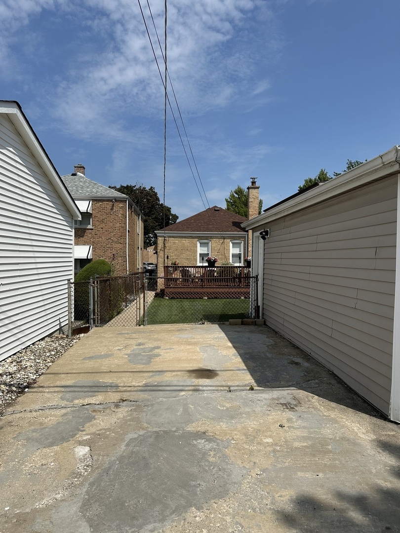5328 North Rutherford Avenue Chicago, IL 60656 - Photo 30 of 40 a view of a street with houses