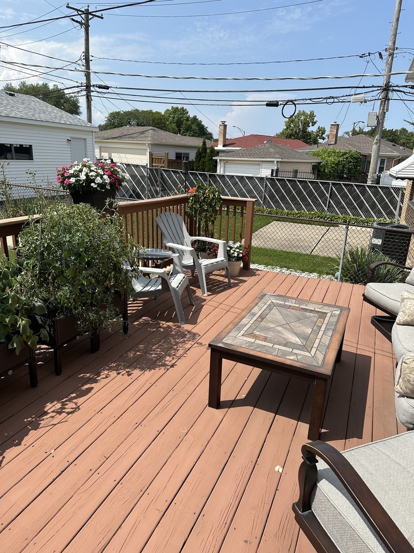 5328 North Rutherford Avenue Chicago, IL 60656 - Photo 33 of 40 a view of outdoor seating area
