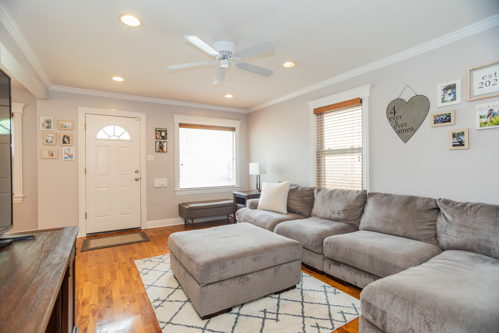 5328 North Rutherford Avenue Chicago, IL 60656 - Photo 6 of 40 a living room with furniture and a table