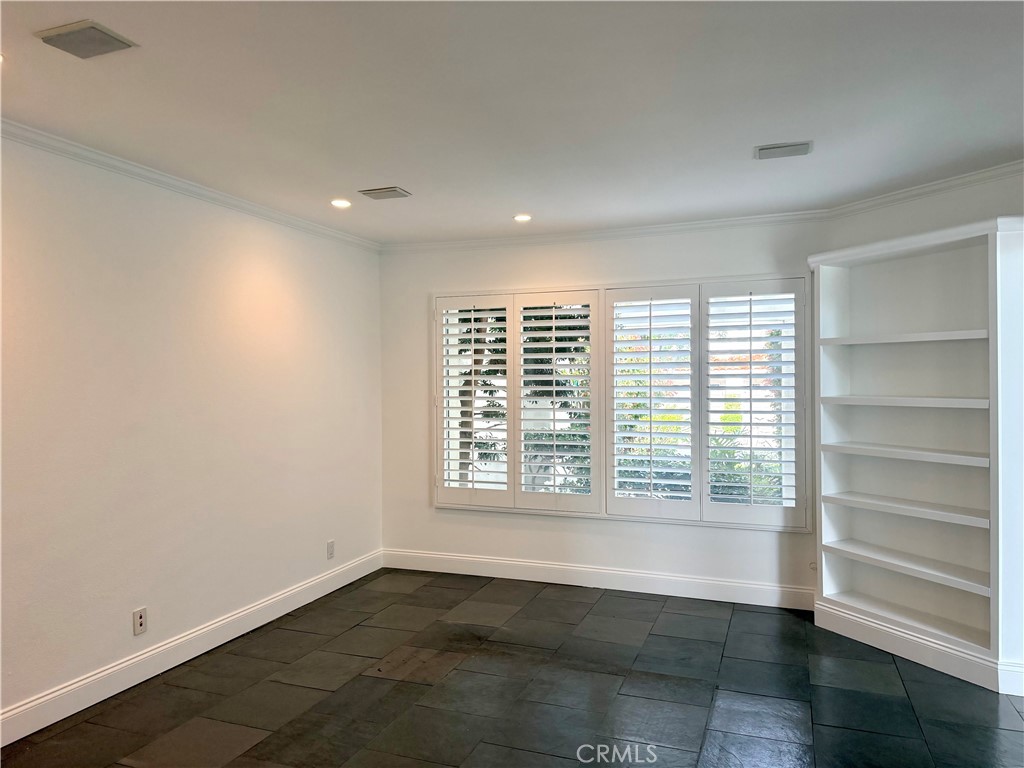 4 Del Rey, Unit 19 Irvine, CA 92612 - Photo 7 of 25 FAMILY SITTING ROOM OFF OF KITCHEN!