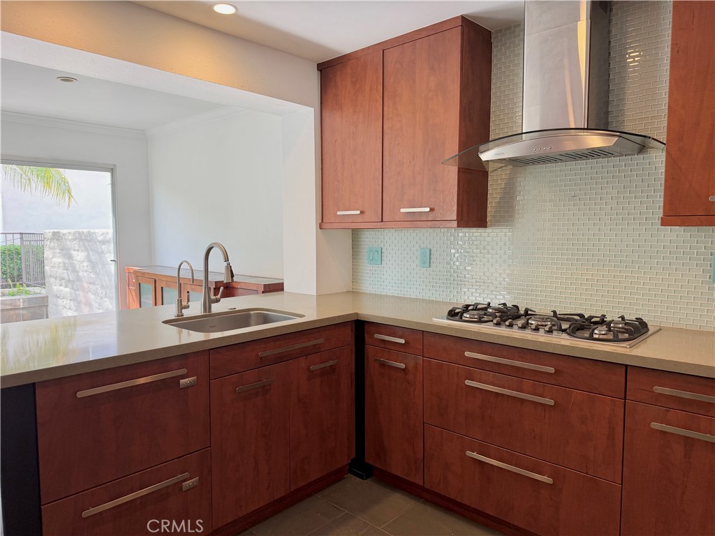 4 Del Rey, Unit 19 Irvine, CA 92612 - Photo 9 of 25 CUSTOM BUILT IN DISHWASHER AND STOVE TOP!