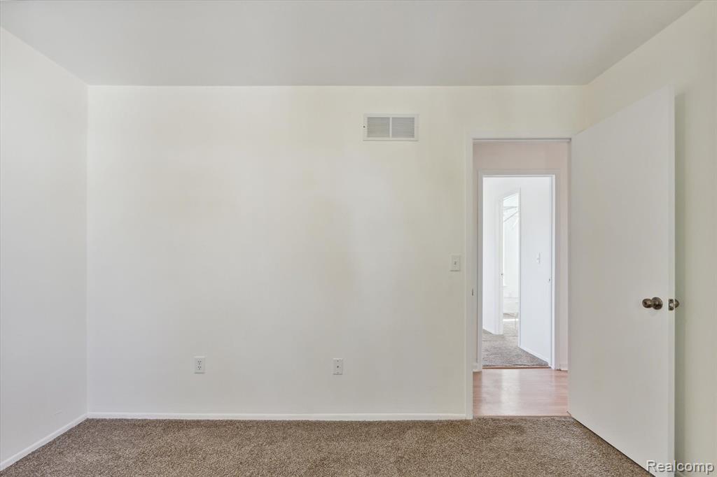 2897 Roundtree Drive Troy, MI 48083 - Photo 12 of 14