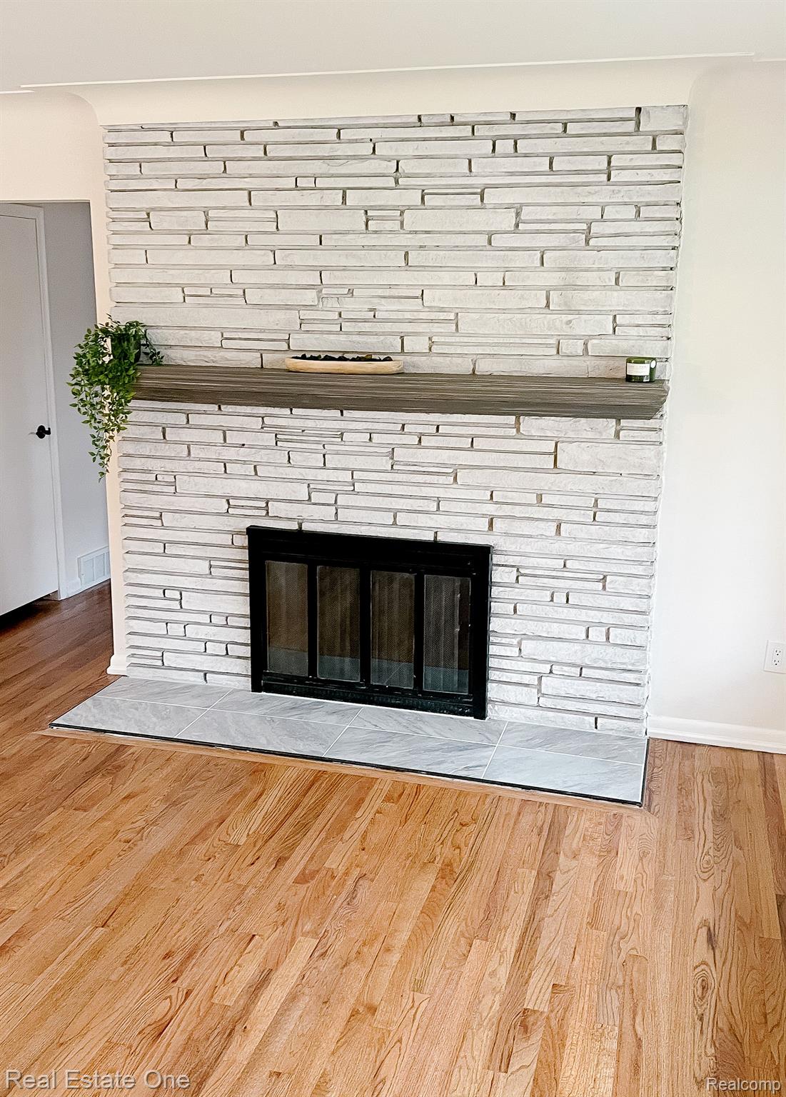 90 Shoreham Road Grosse Pointe, MI 48236 - Photo 14 of 32 Gallery Image 14