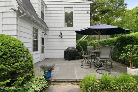 $3,200,000 | 64 Wallacks Drive, Stamford, CT 06902