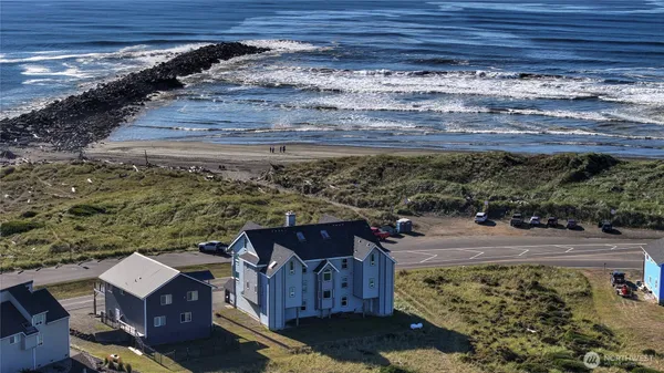 $380,000 | 1599 East Ocean Shores Boulevard Southwest, Unit 3, Ocean Shores, WA 98569