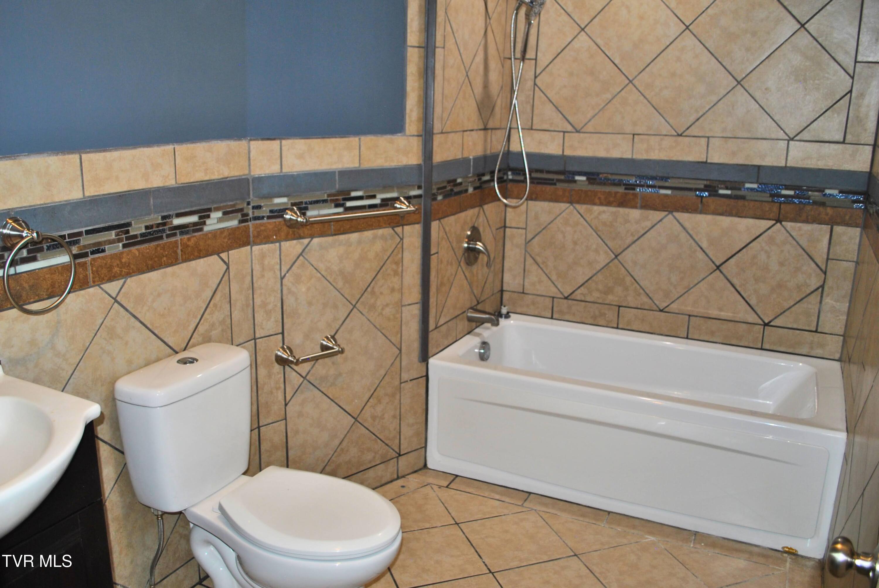 90 Fillers Mill Road Greeneville, TN 37743 - Photo 14 of 25 primary bathroom (1)