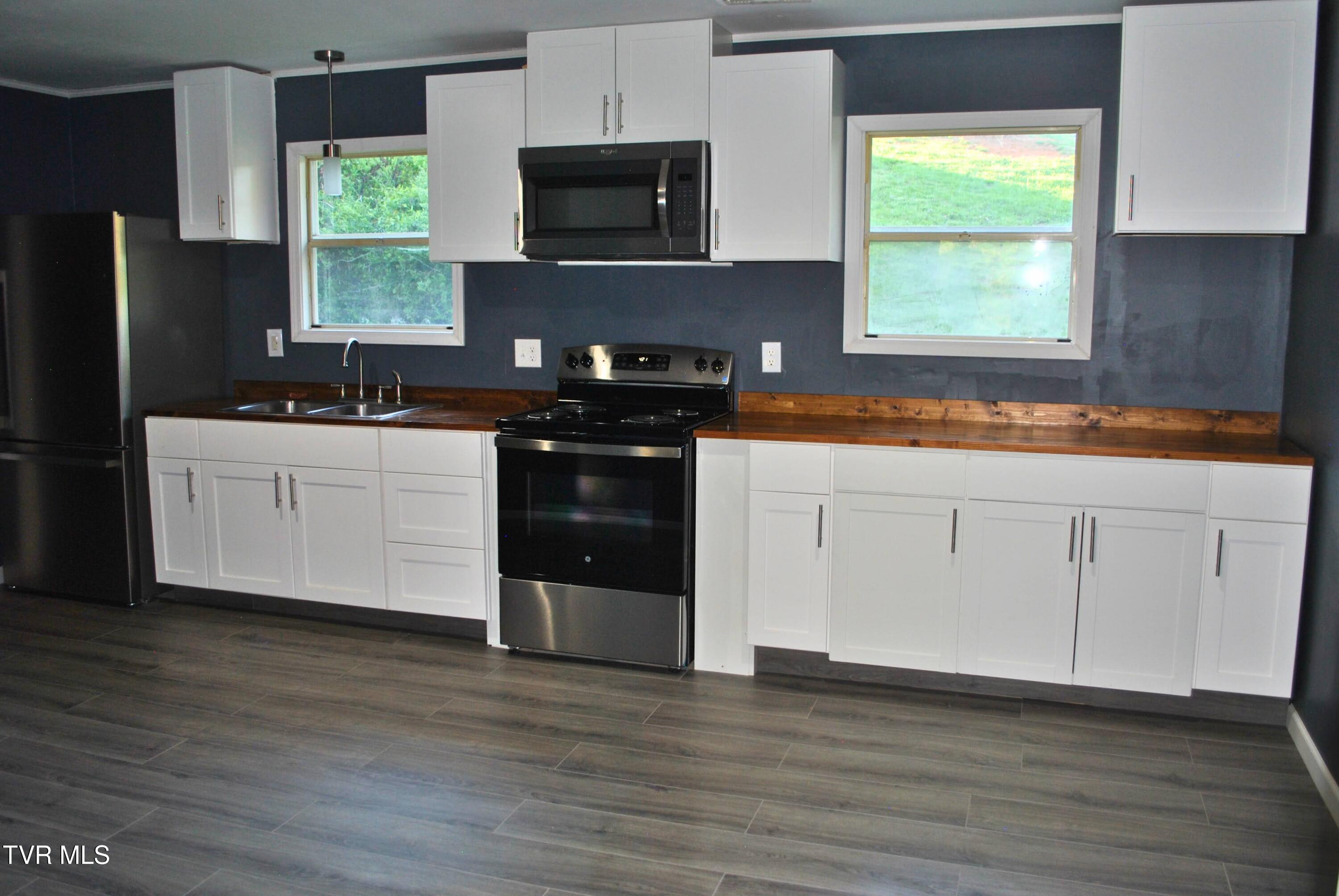 90 Fillers Mill Road Greeneville, TN 37743 - Photo 16 of 25 Kitchen 2