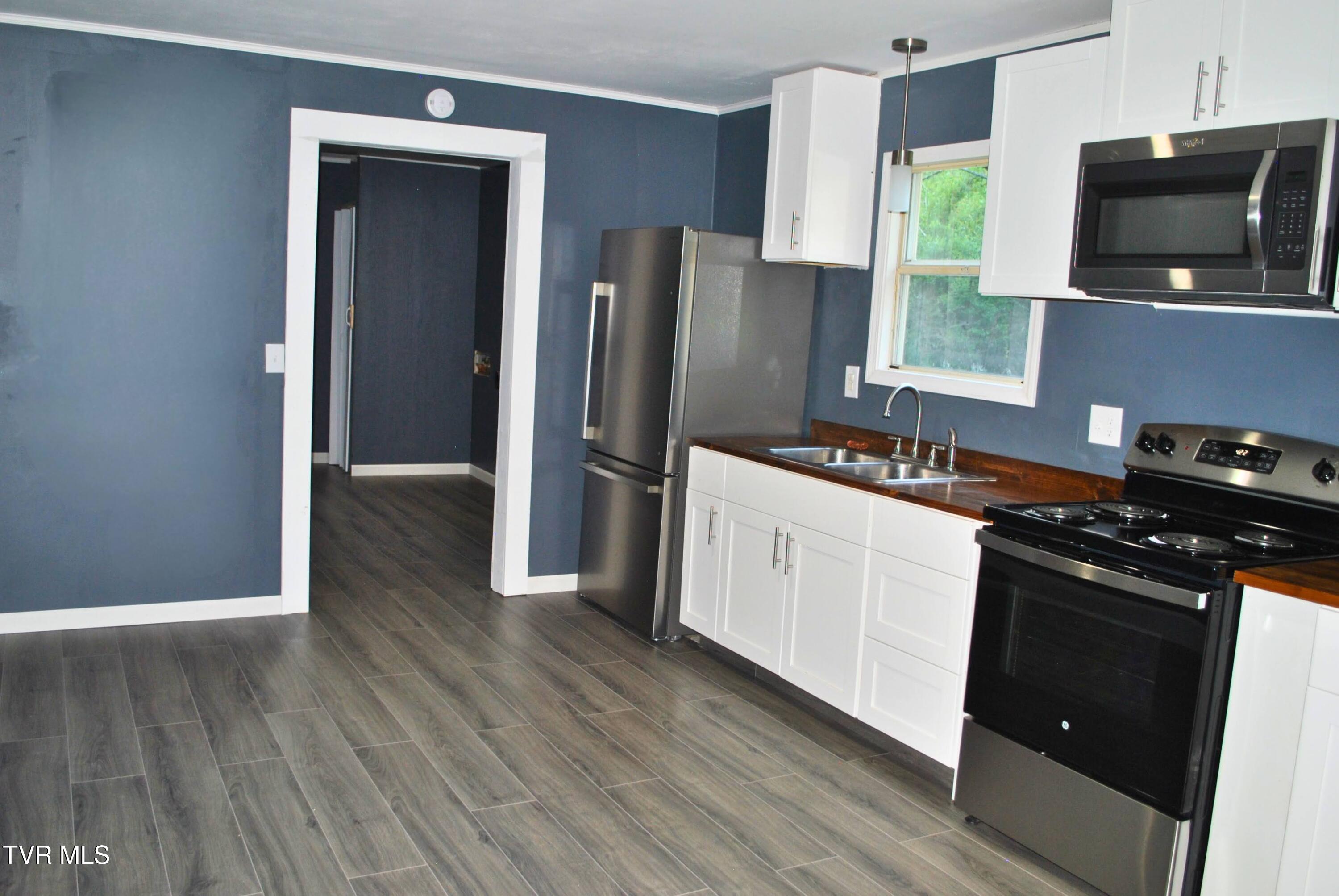 90 Fillers Mill Road Greeneville, TN 37743 - Photo 17 of 25 Kitchen 3