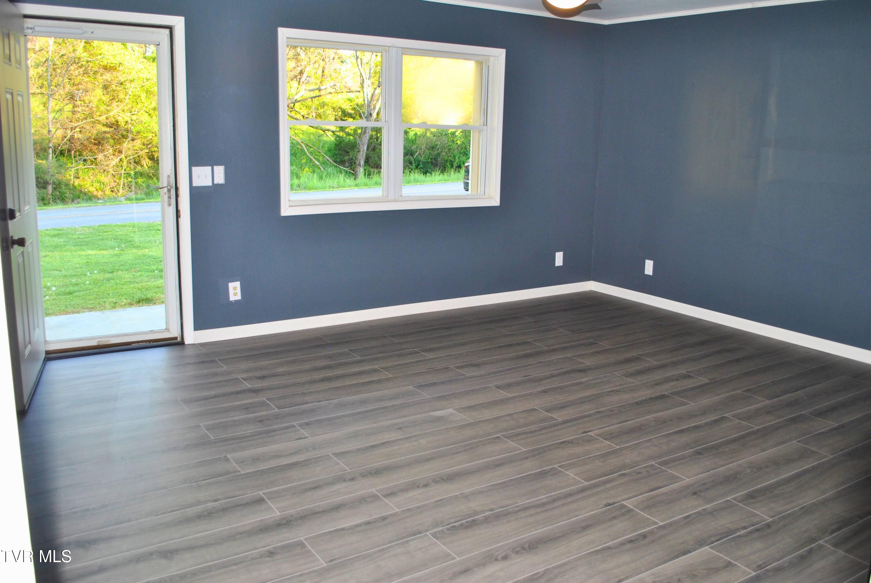 90 Fillers Mill Road Greeneville, TN 37743 - Photo 2 of 25 Living Room 3