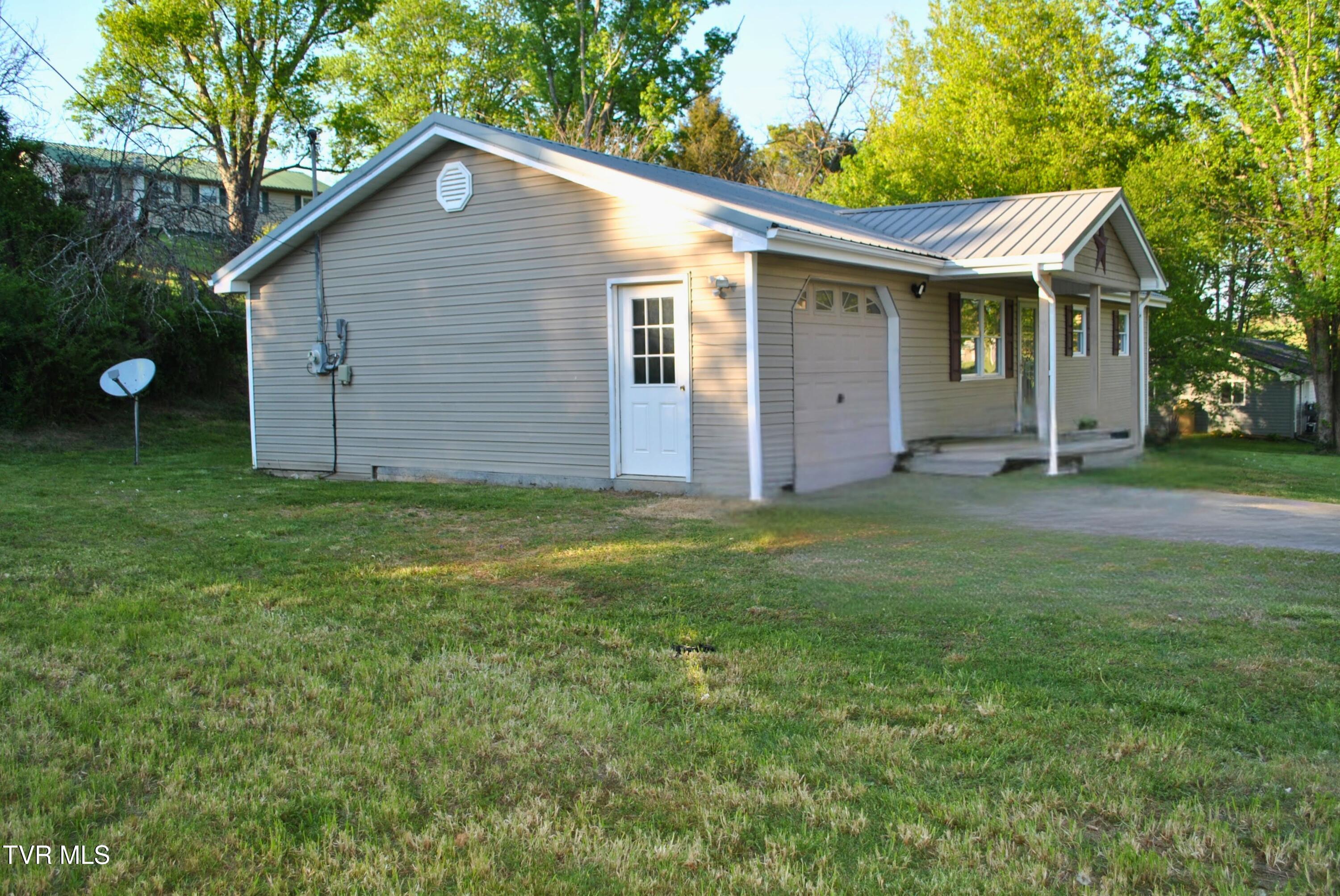 90 Fillers Mill Road Greeneville, TN 37743 - Photo 23 of 25 Left side of house (1)