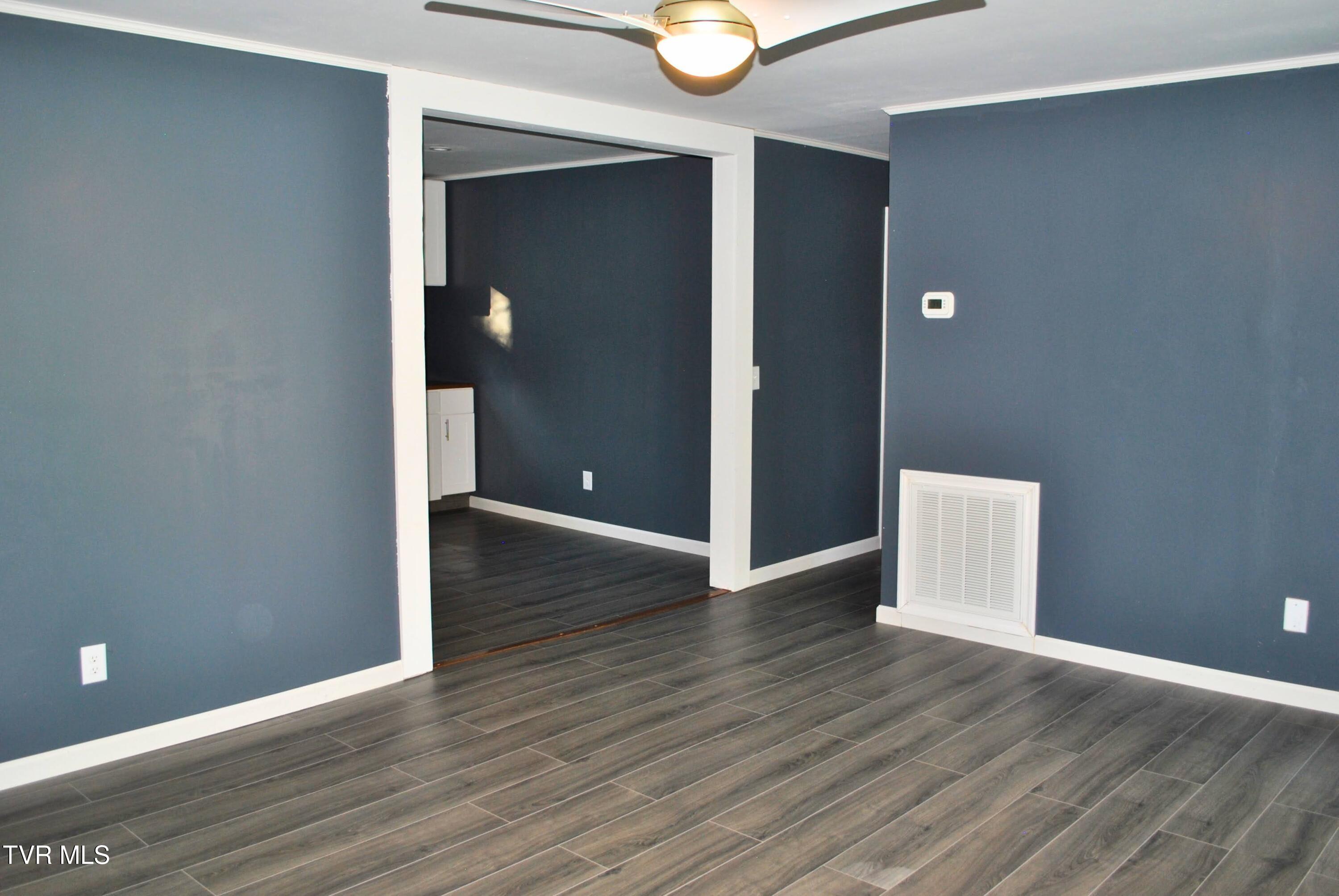 90 Fillers Mill Road Greeneville, TN 37743 - Photo 5 of 25 Living Room 4