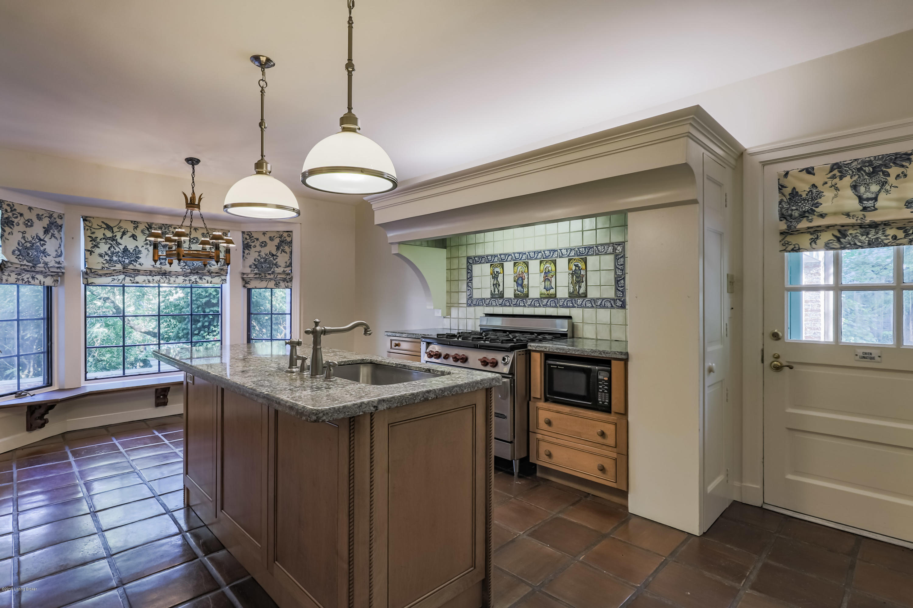 562 Sunset Road Louisville, KY 40206 - Photo 12 of 33 026-20190821 7950